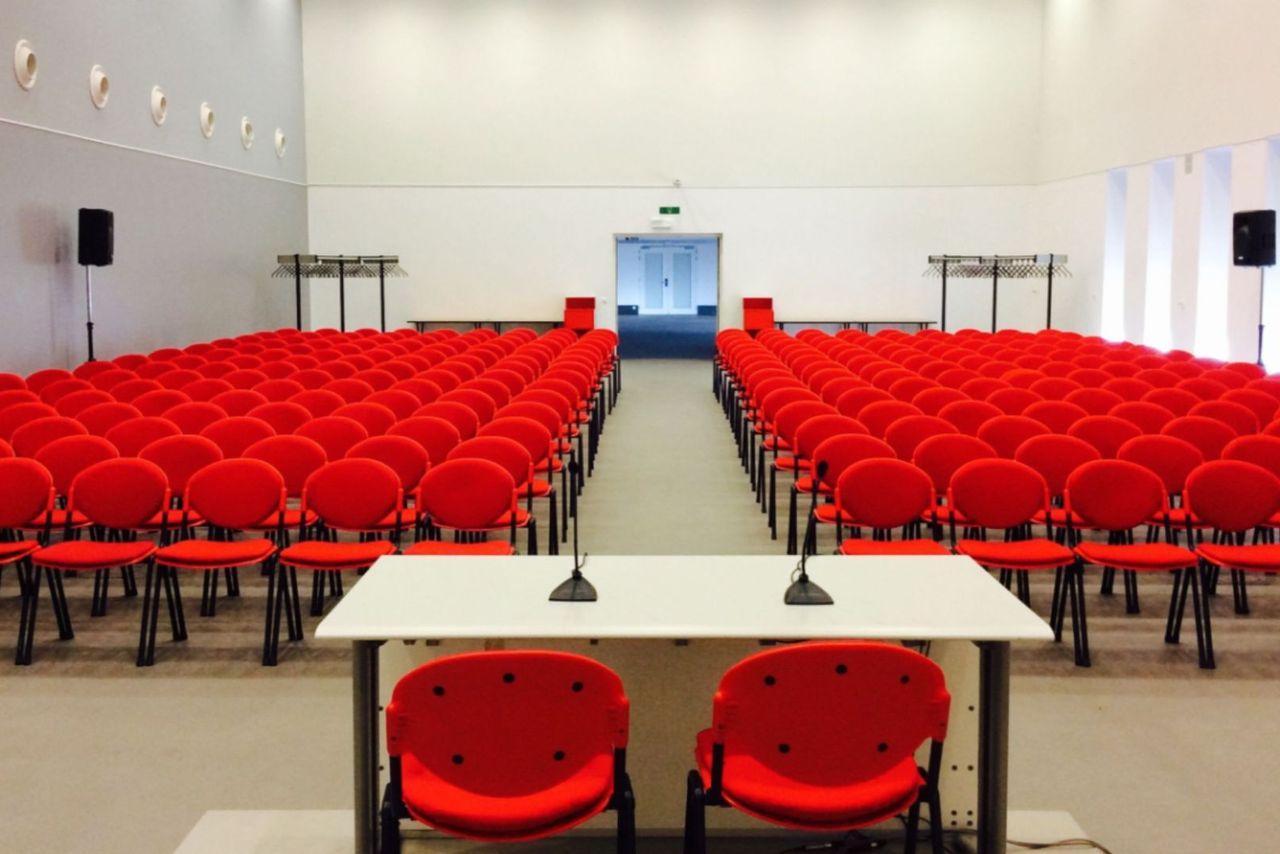 Séminaires, congrès et conférences à Mons et ses alentours : comment trouver le site idéal ?