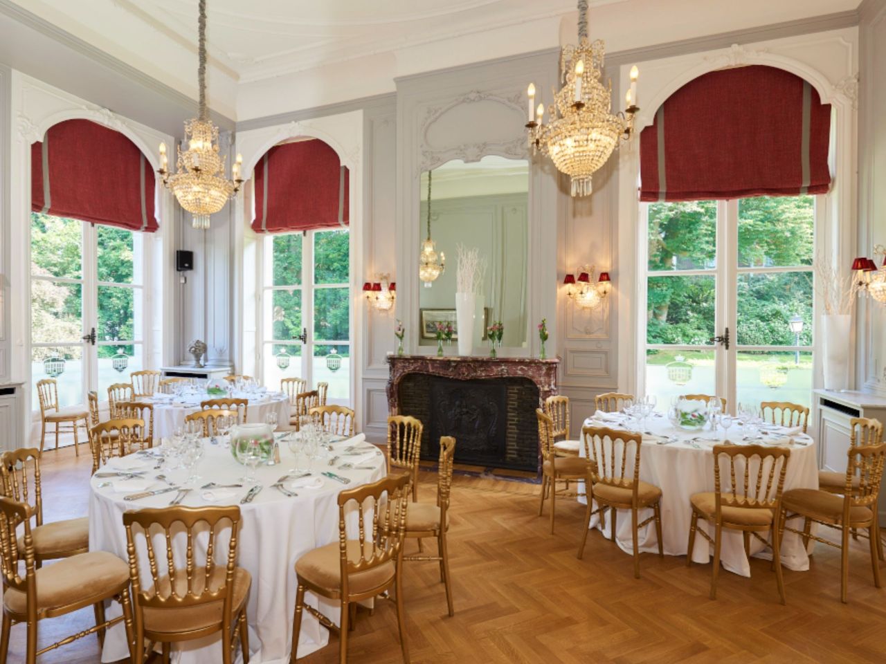 Salons en enfilade et attenants au Grand Hall