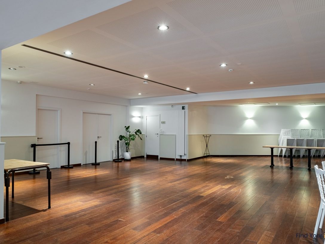 Salle Max Ballroom
